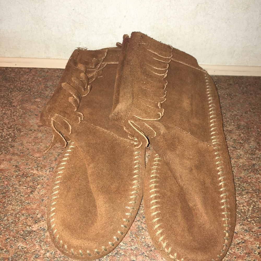 Minnetonka moccasins size 7